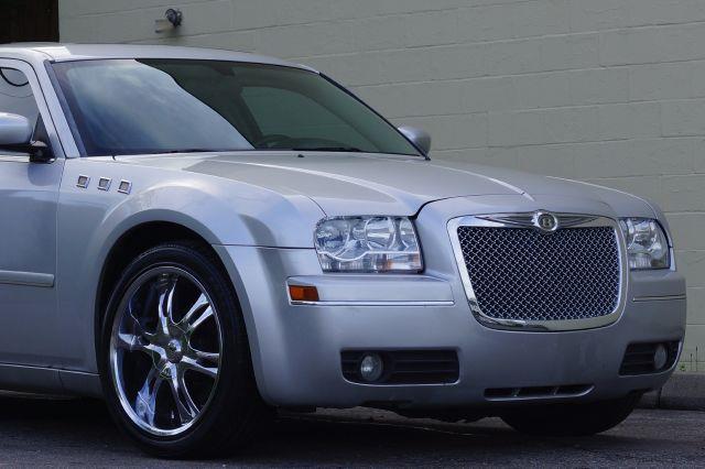 Chrysler 300 2005 photo 14