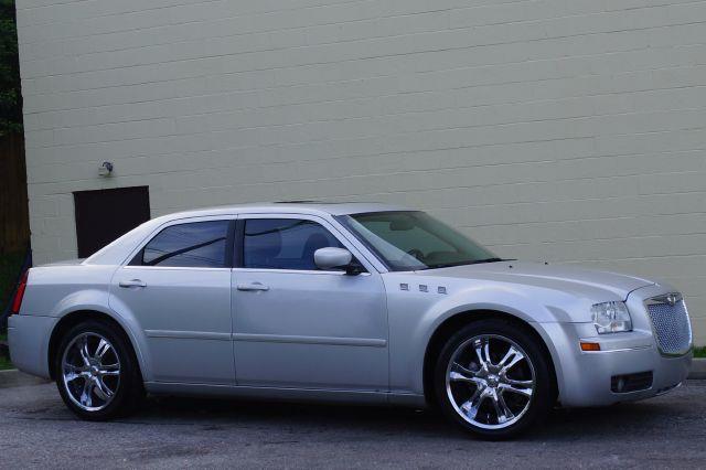 Chrysler 300 2005 photo 15