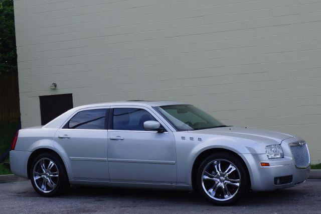 Chrysler 300 2005 photo 17