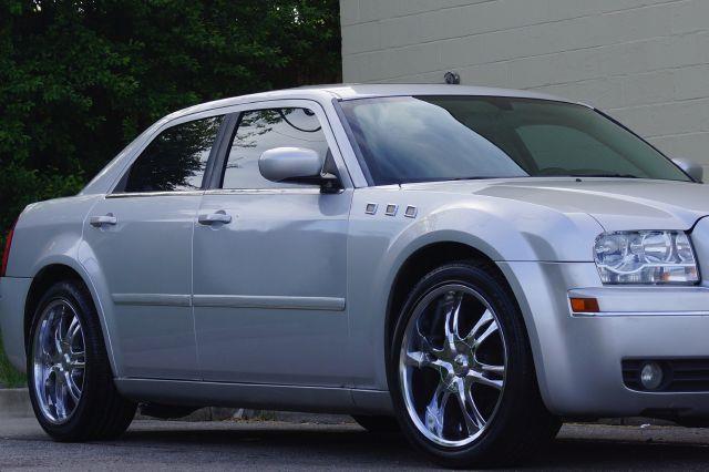 Chrysler 300 2005 photo 18