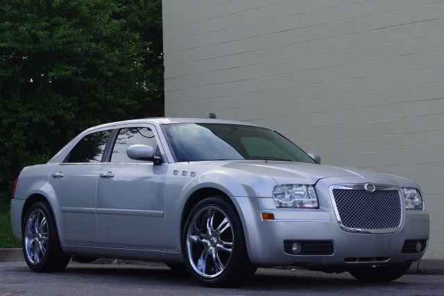 Chrysler 300 2005 photo 19