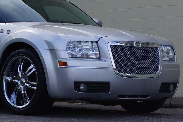 Chrysler 300 2005 photo 20