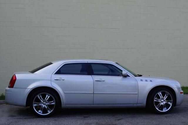 Chrysler 300 2005 photo 22