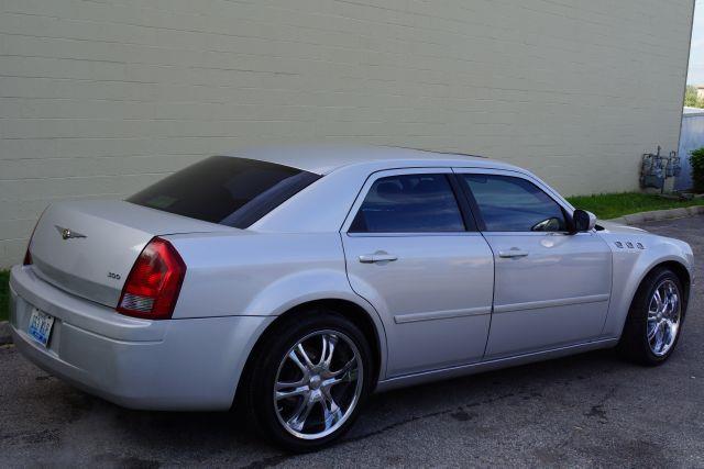 Chrysler 300 2005 photo 23