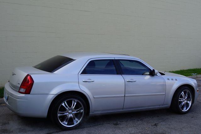 Chrysler 300 2005 photo 30