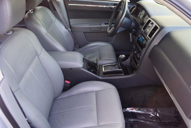 Chrysler 300 2005 photo 33