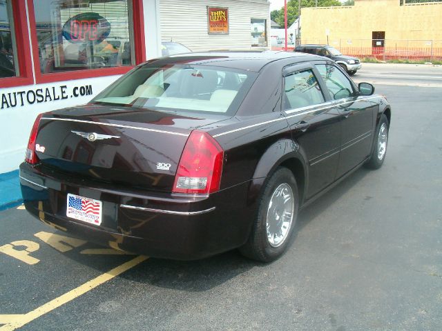 Chrysler 300 2005 photo 2