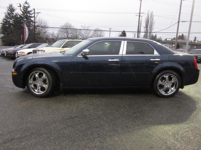 Chrysler 300 2005 photo 2