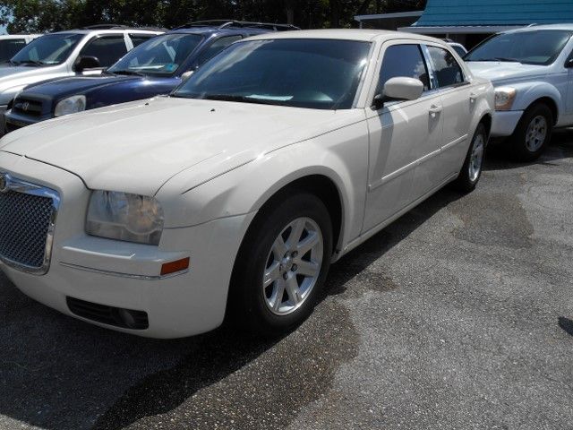 Chrysler 300 2005 photo 2