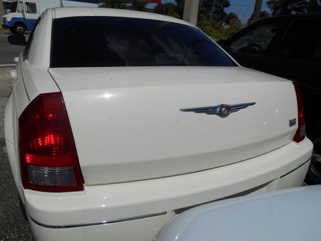 Chrysler 300 2005 photo 3