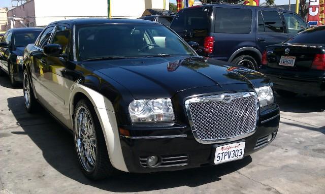 Chrysler 300 2005 photo 2