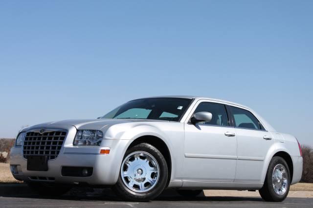 Chrysler 300 2005 photo 2