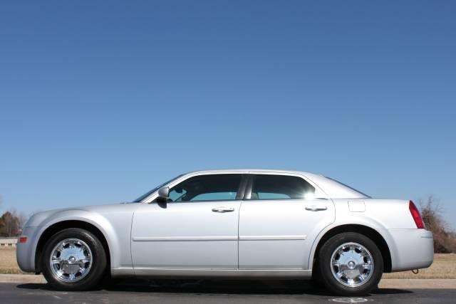 Chrysler 300 2005 photo 3