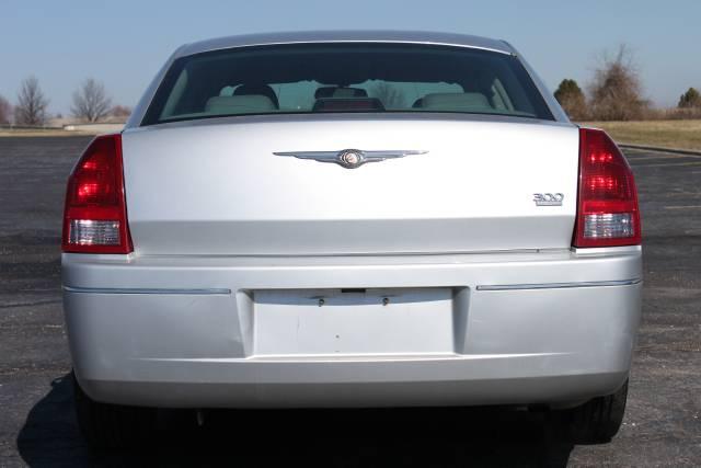 Chrysler 300 2005 photo 5