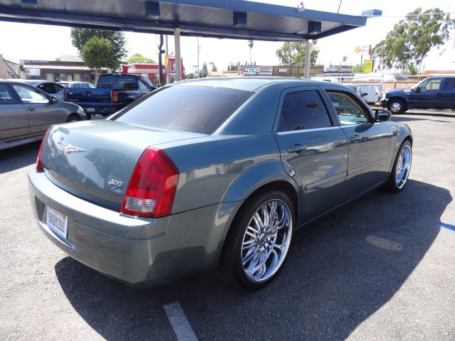 Chrysler 300 2005 photo 3