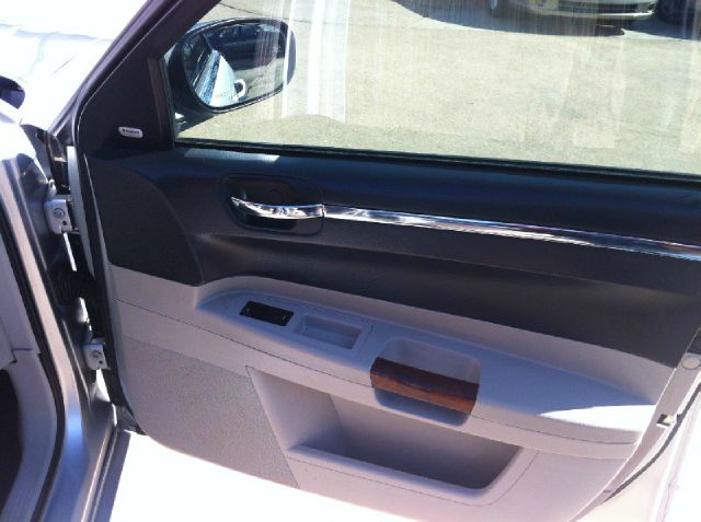 Chrysler 300 2005 photo 1