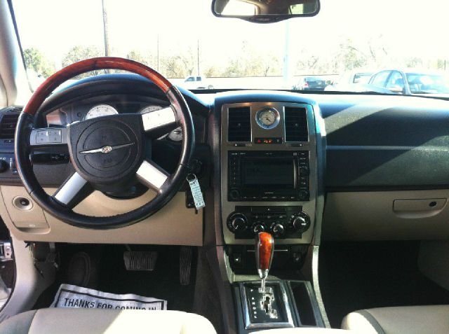 Chrysler 300 2005 photo 10