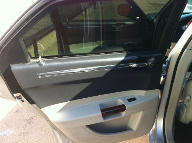 Chrysler 300 2005 photo 11