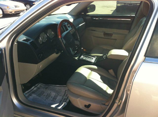 Chrysler 300 2005 photo 12