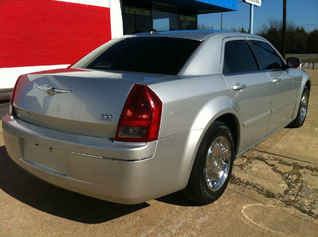 Chrysler 300 2005 photo 14