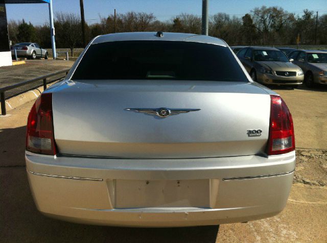 Chrysler 300 2005 photo 19