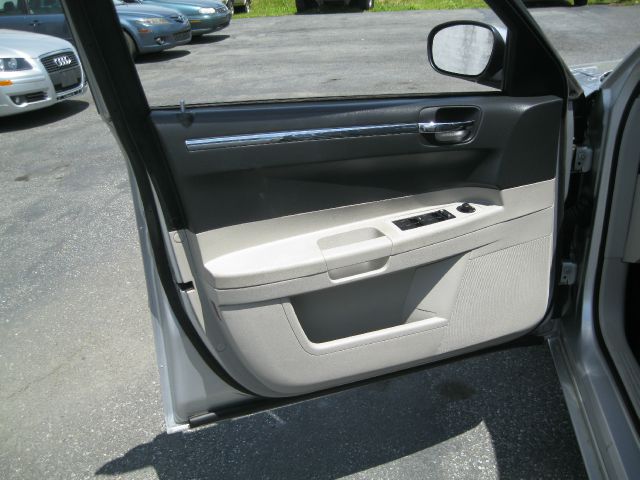 Chrysler 300 2005 photo 1