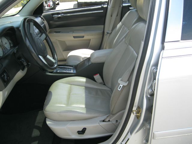 Chrysler 300 2005 photo 11