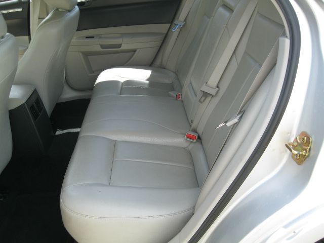 Chrysler 300 2005 photo 9