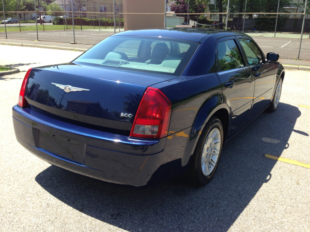 Chrysler 300 2005 photo 14