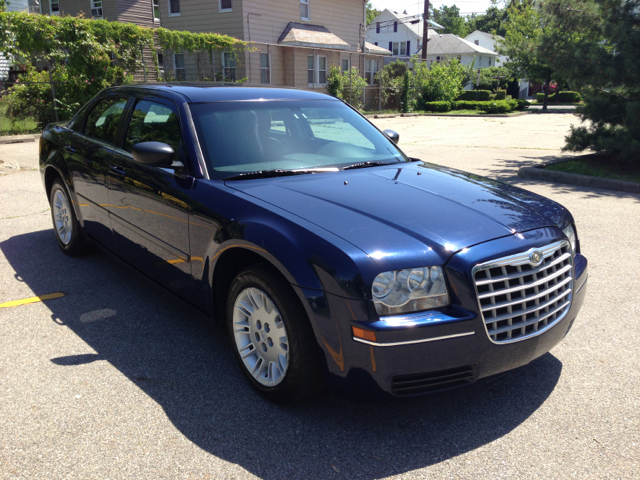 Chrysler 300 2005 photo 2