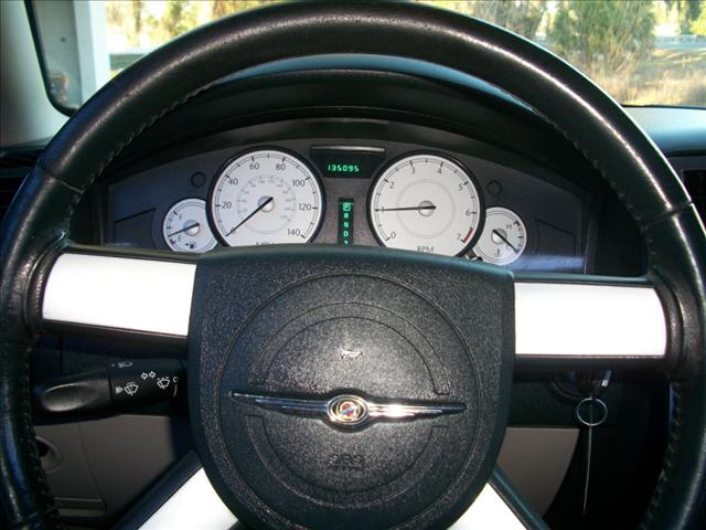 Chrysler 300 2005 photo 2