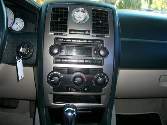 Chrysler 300 2005 photo 3