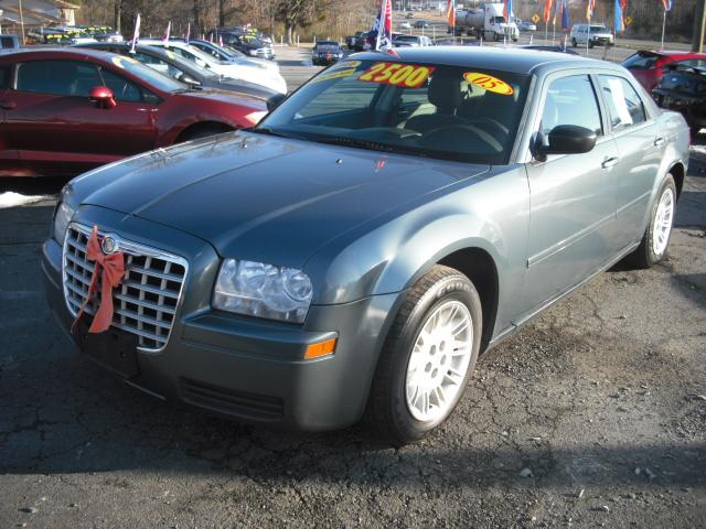 Chrysler 300 Base Sedan