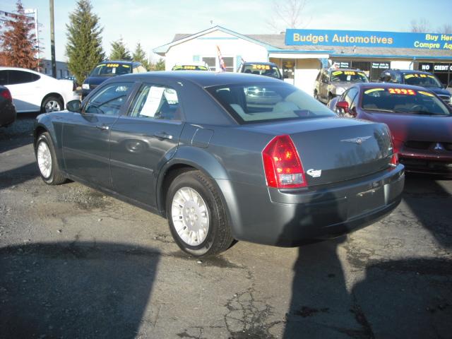 Chrysler 300 2005 photo 2