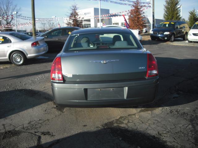 Chrysler 300 2005 photo 3