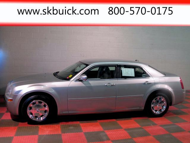 Chrysler 300 2005 photo 2