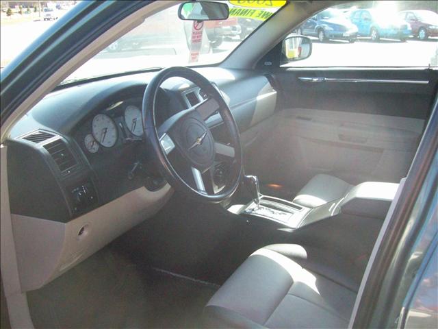 Chrysler 300 2005 photo 2