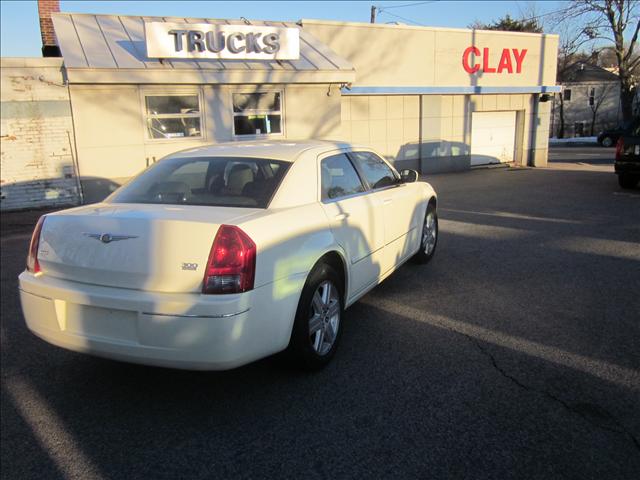 Chrysler 300 2005 photo 3