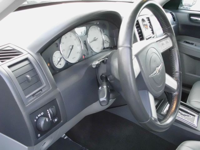 Chrysler 300 2005 photo 10