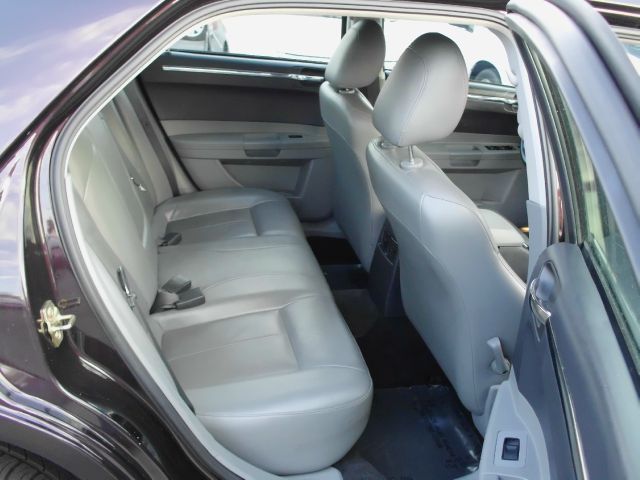 Chrysler 300 2005 photo 14