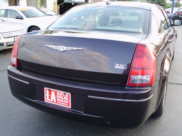 Chrysler 300 2005 photo 18