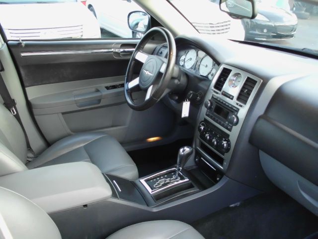 Chrysler 300 2005 photo 20