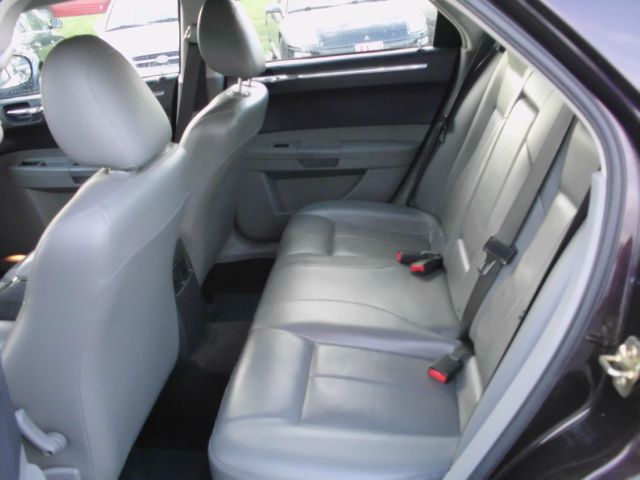 Chrysler 300 2005 photo 8