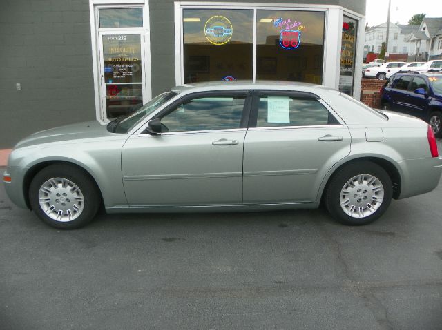 Chrysler 300 Base Sedan