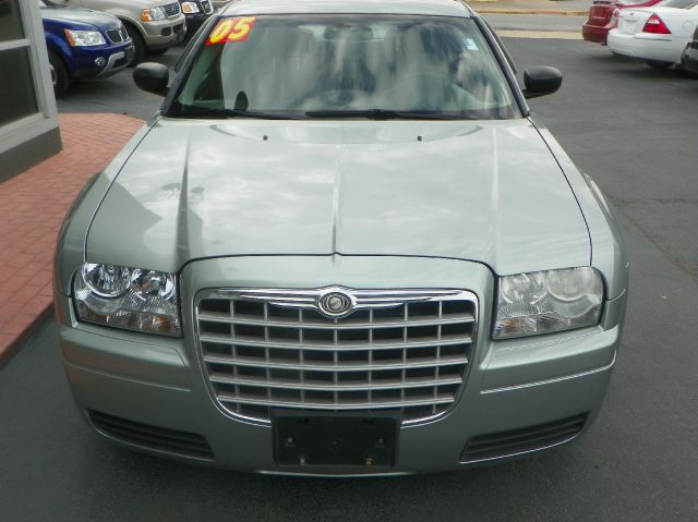 Chrysler 300 2005 photo 2