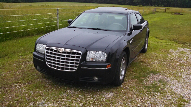 Chrysler 300 LS Flex Fuel 4x4 This Is One Of Our Best Bargains Sedan