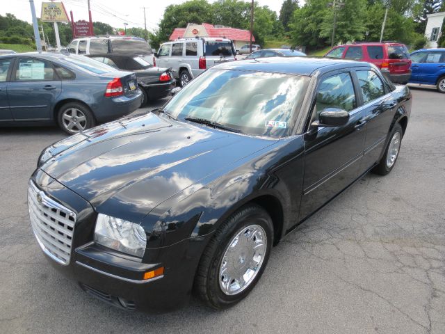 Chrysler 300 2005 photo 2