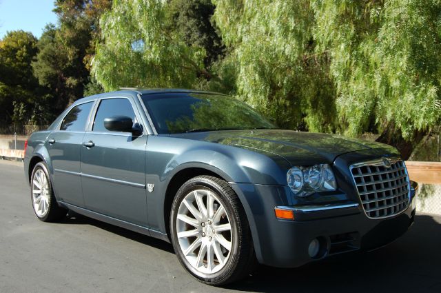 Chrysler 300 2005 photo 2