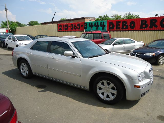 Chrysler 300 2005 photo 2