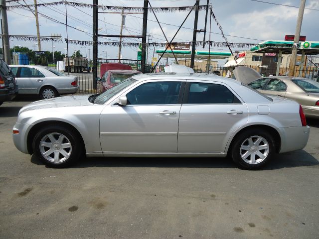 Chrysler 300 2005 photo 3